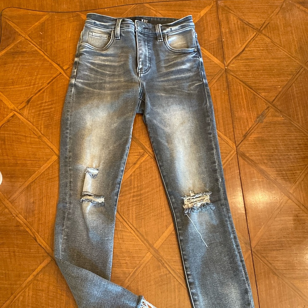Kut distressed Connie skinny jean sz 0